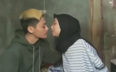 Hijab Di Ewe Erika Sayng Youtuber Ciuman Di Streamingnya